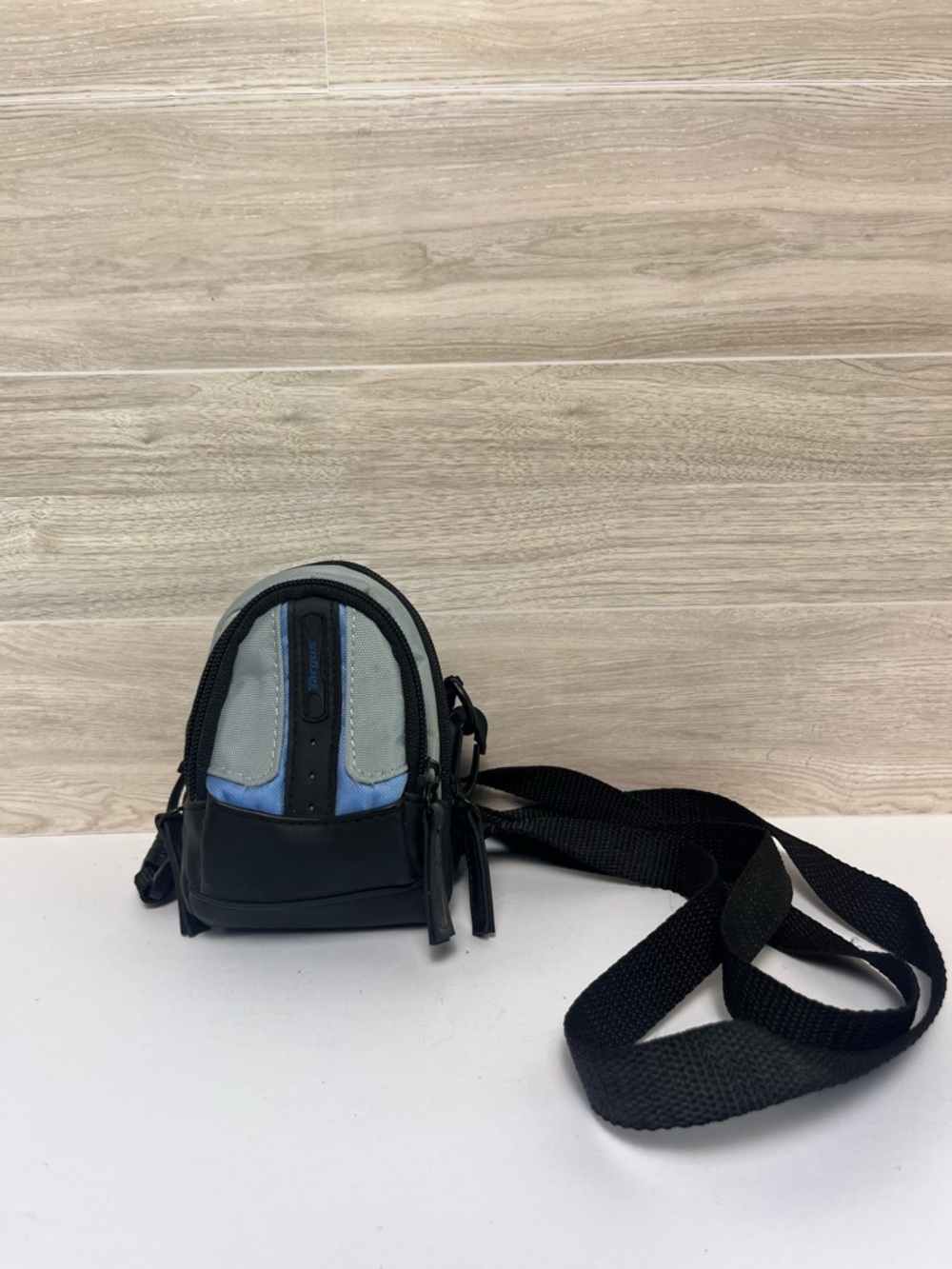 Targus Small Black Blue Digital Camera Pouch with Carrying Strap Case Compact